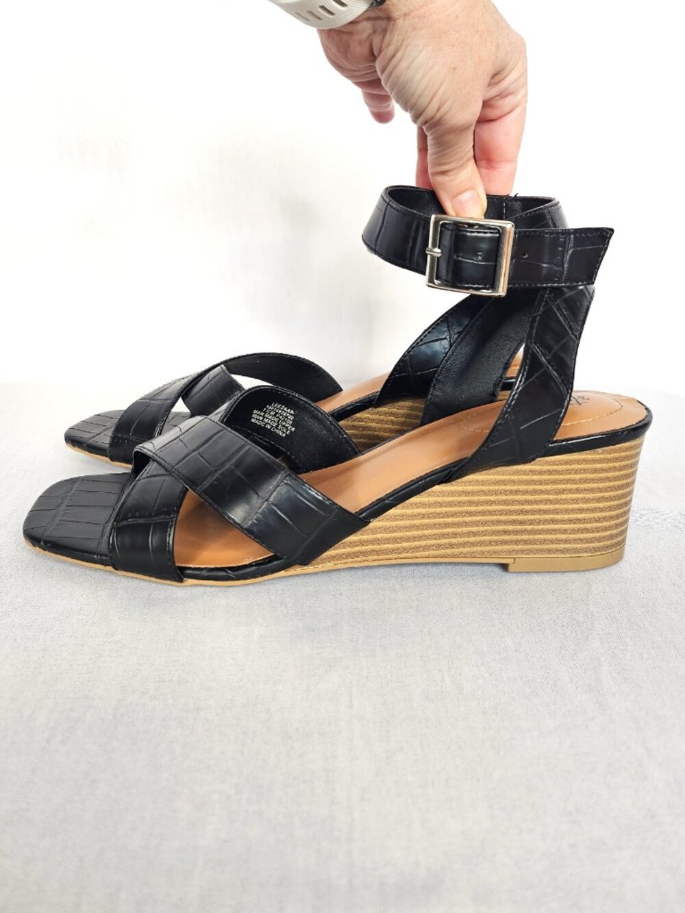 Style & Co Leezaap Black Croc Wedge Sandals | Size 7.5M